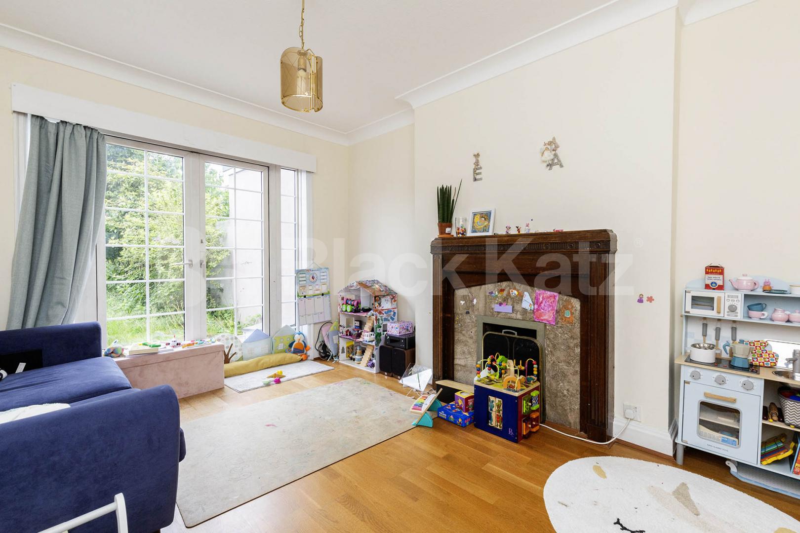 Modern Apartment Julien Avenue, South Ealing